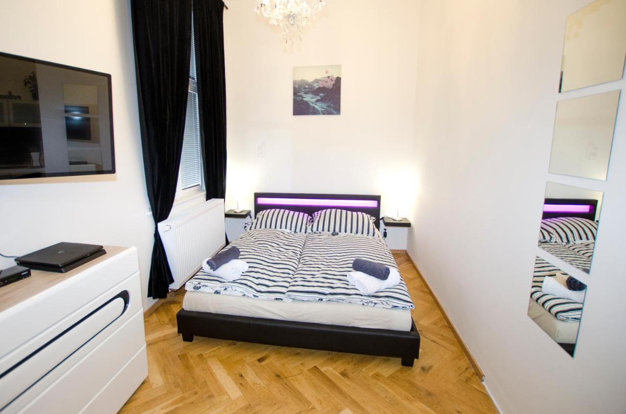 Globe Hostel Prague Adults Only Exterior photo